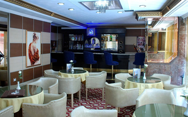Royal Carine Hotel