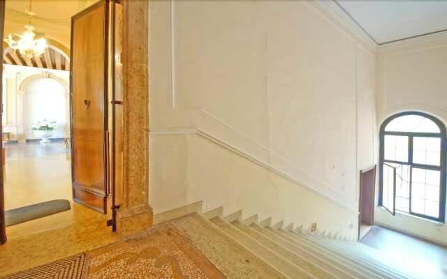 Luxury Balcony Apartment