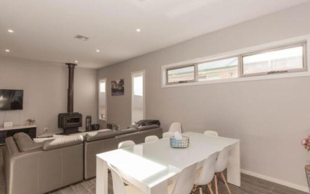 43A Twynam Street - Snowfall