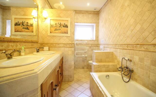 Casa Bruella - Walk to beach Pool WiFi and BBQ