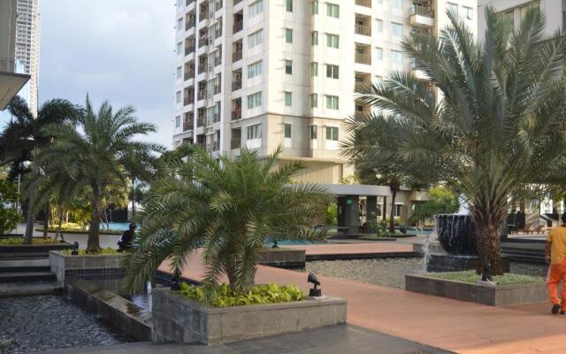 Roomku at Bassura City Apartment