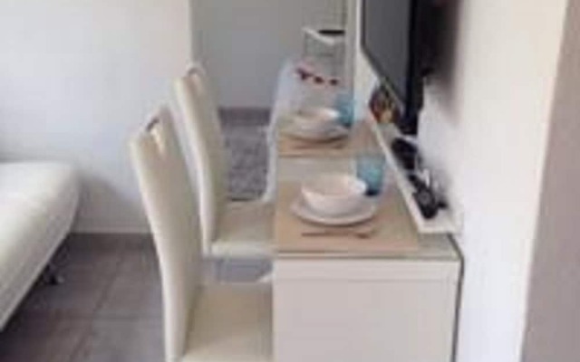 Modern Apt wifi & sat tv, close to las Vistas