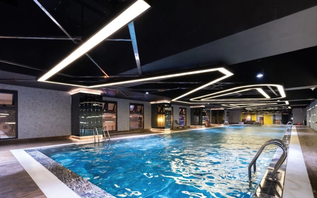 D El Dorado Westlake Luxury Apartments