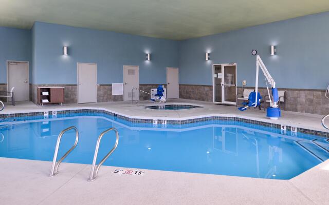 Holiday Inn Express Farmington - Bloomfield, an IHG Hotel