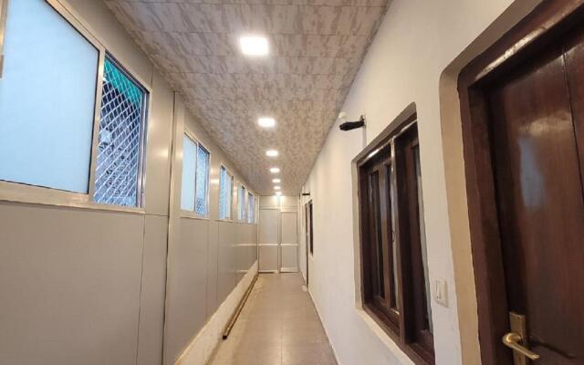 Goroomgo Hidden Chalet Mall Road Nainital
