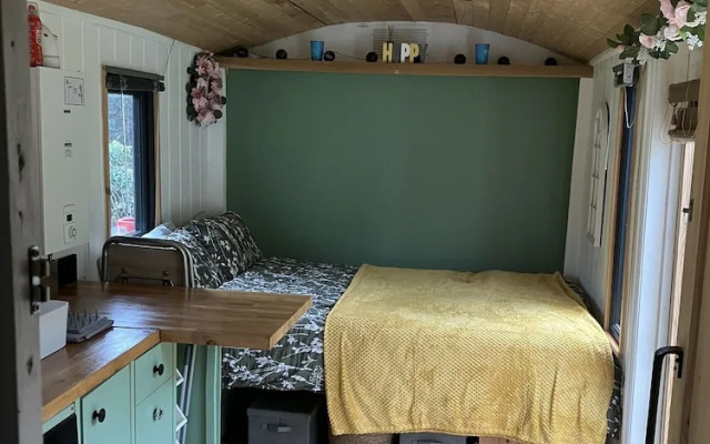 1 Bed Converted Railway Wagon Near Crickhowell