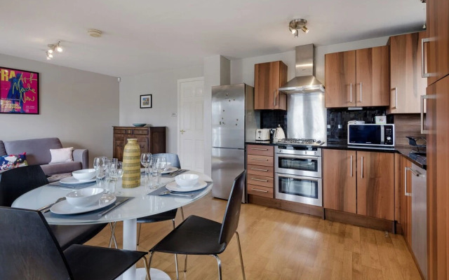 Panoramic Docklands Home With Waterfront Views by Underthedoormat