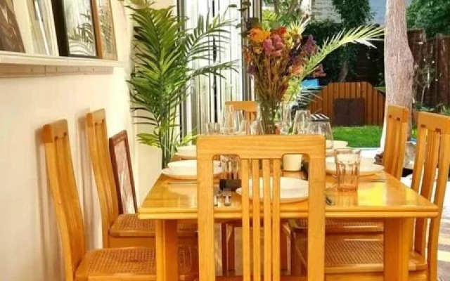 Stylish 3 Bedroom Townhouse in Brockley With Large Garden
