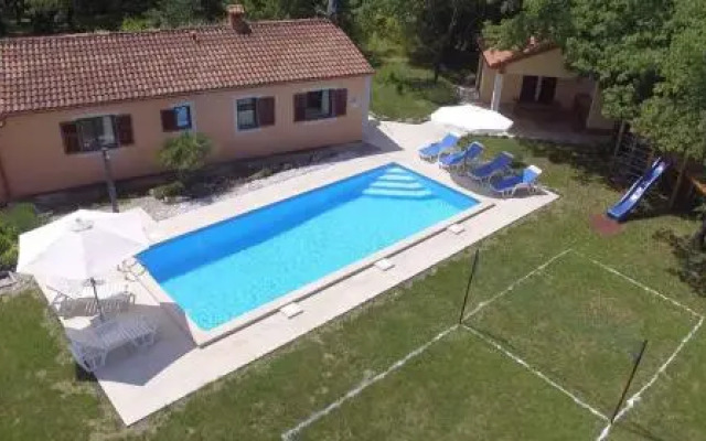 Holiday home in Tinjan/Istrien 10008