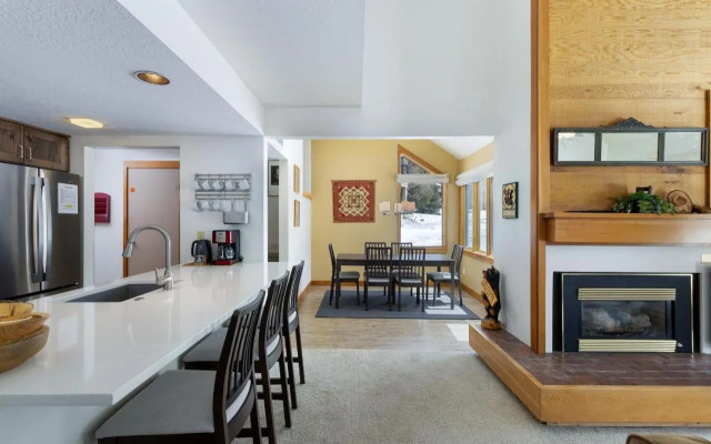 1610 Quicksilver Condo