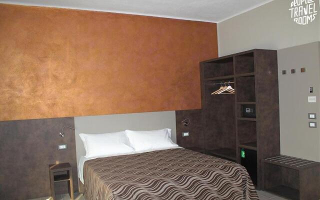 People Travel Rooms