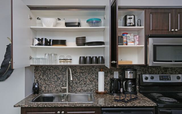 Neptune Townflats Premier 2 Bedrooms Condo Downtown Toronto