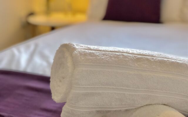 Two Bed - Close to North Station and Hospital