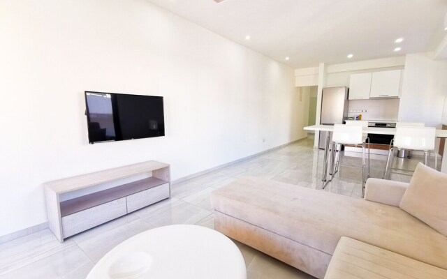 Vasilo Court Seaview City Apartment