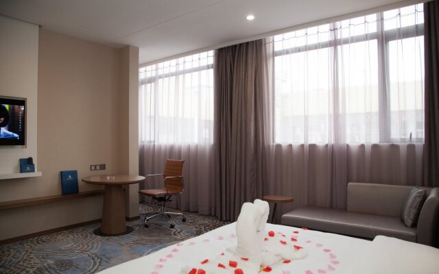 Qianhai Holiday Hotel