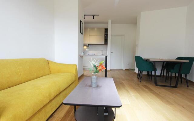 Minimalist stylish 1 BR apartment in Tre Group