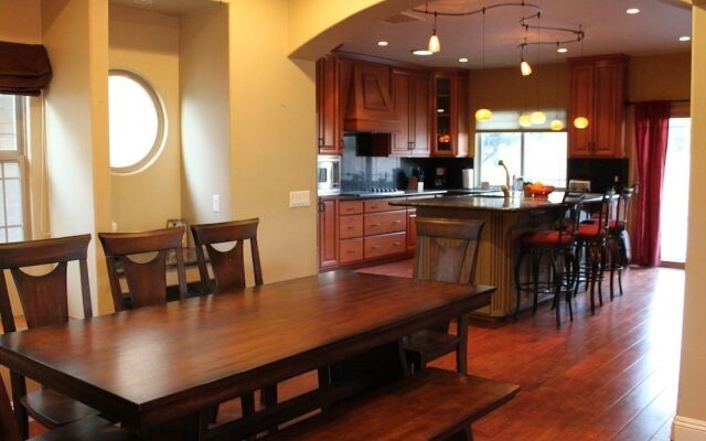 Belle's Castle 7 Bedrooms 3.5 Bathrooms Home