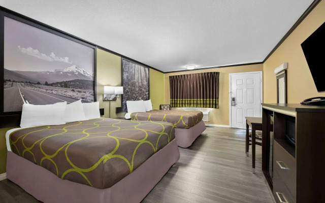 Super 8 by Wyndham Crescent City