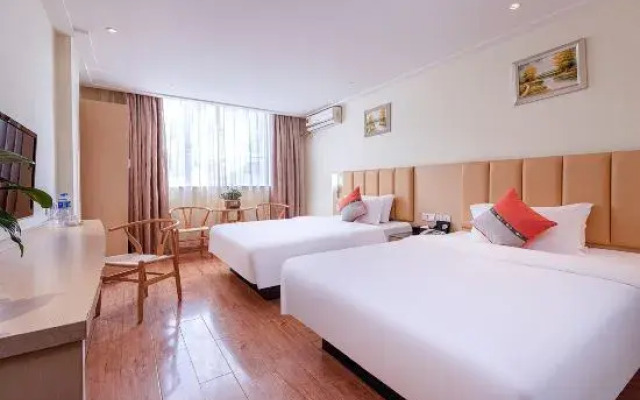 Red Lantern Traders Hotel