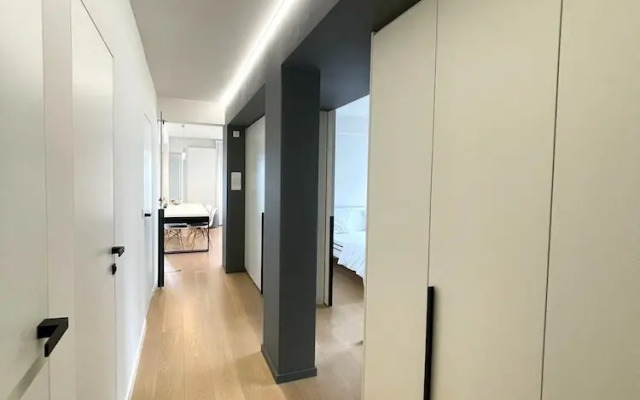 Apartment by Epernay Square With Sea View