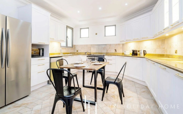 LUX Holiday Home - Frond E 1