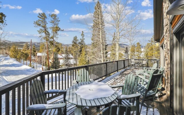 Wildwood Peaks 4 Bedroom Home by RedAwning