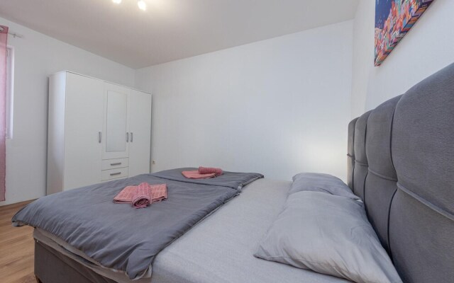 Beautiful Apartment in Turanj With Wifi and 1 Bedrooms