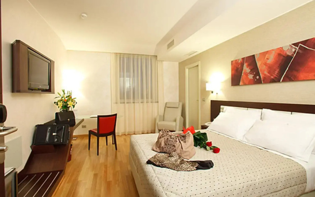 Breaking Business Hotel
