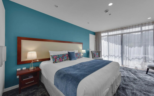 DeLorenzo's Studio Apartments