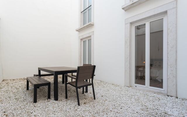 Chiado Studio and One-Bedroom Apartment - by LU Holidays