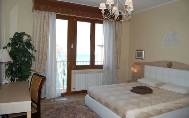 Oasis Golden Lagoon Chalet