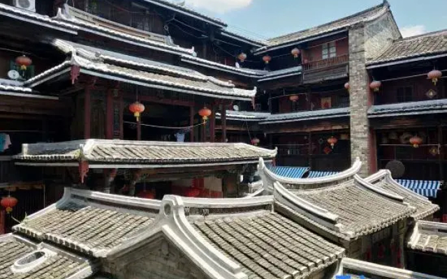 Longyan Tulou Kangnong Inn
