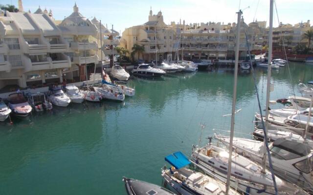 TIMON II, Luxury 3 bedroom Beachside Apartment