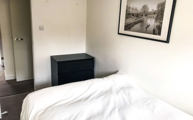 Entire 2 Bedroom Flat Next to Kings College