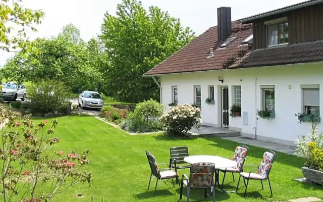 Welcoming Chalet near Forest in Rohrnbach