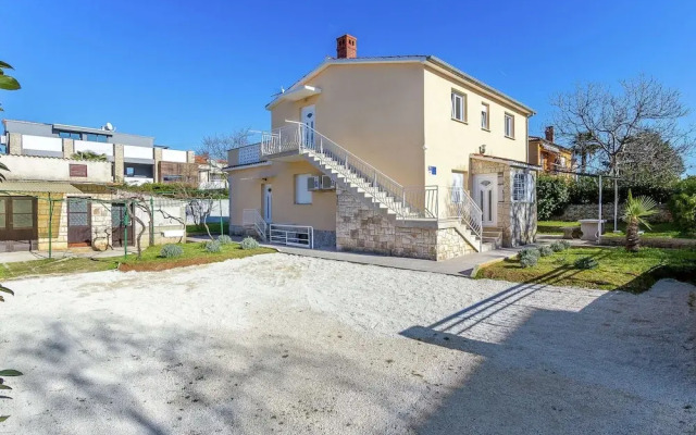 Apartment With Terrace and Pet-friendly