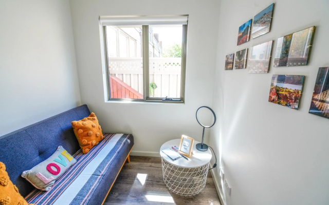 U1 Brunswick Living Ground Floor Patio Close to APT and CBD Free Wifi Tram at Doorstep – Guest Rooms – Melbourne