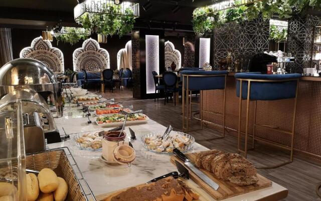 Alex & George Boutique Hotel