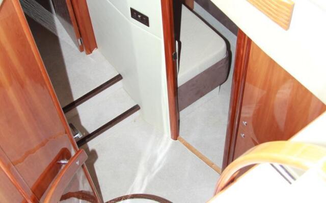 Sealine T60