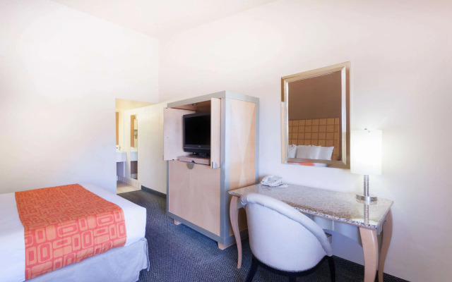 Howard Johnson by Wyndham Yuma