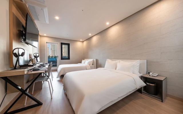 Hwaseong Hotel and You