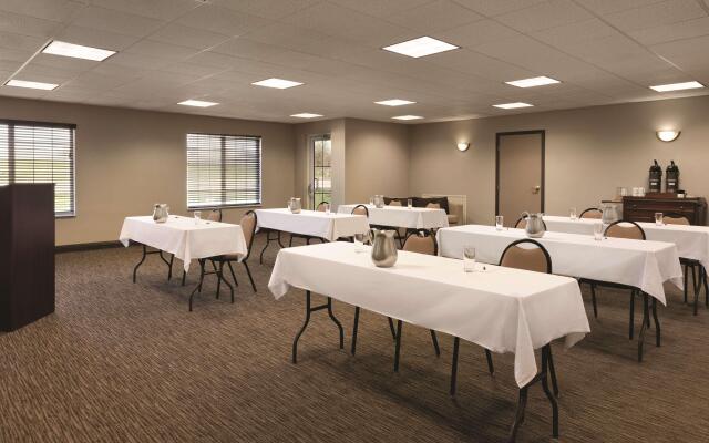 Country Inn & Suites by Radisson, Indianapolis Airport South, IN