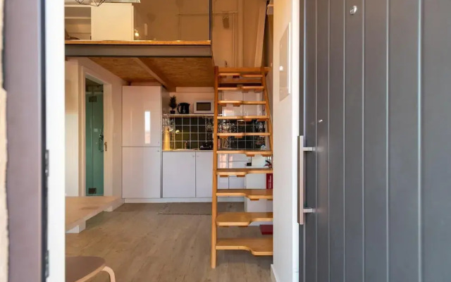 Mezzanine Stylish Apartment U