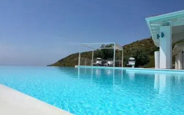 White Club Residence