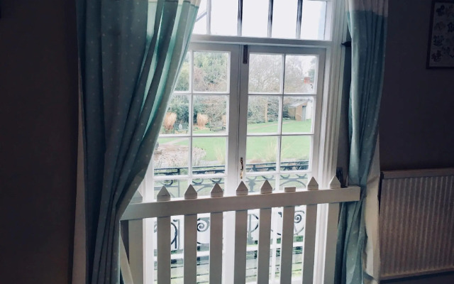 Morleys Bistro | By Huluki Sussex Stays
