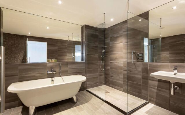 DoubleTree by Hilton Edinburgh - Queensferry Crossing