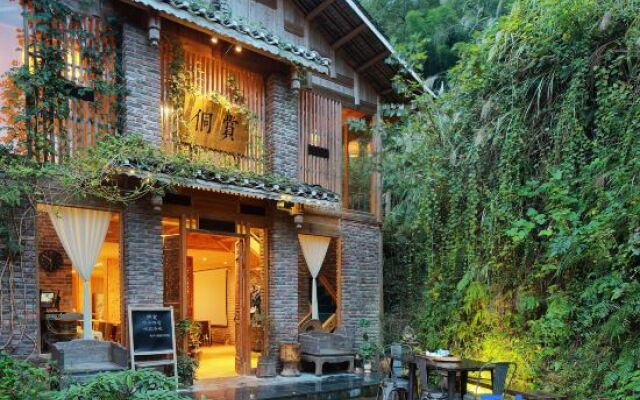 Liping Dong Art Theme Hotel