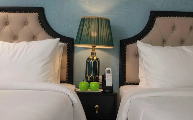 Madelise Stardust Hotel & Travel