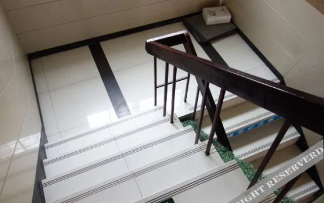 Pod Inn Hotel (Shanghai Hongqiao Airport Songhong Road Subway Station)