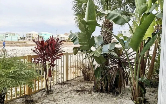 Salty Dog 5 Bedroom Home by RedAwning